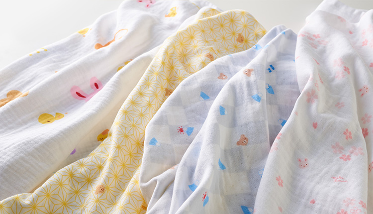 Soft gentle gauze bath towel for babies. MIKI HOUSE s