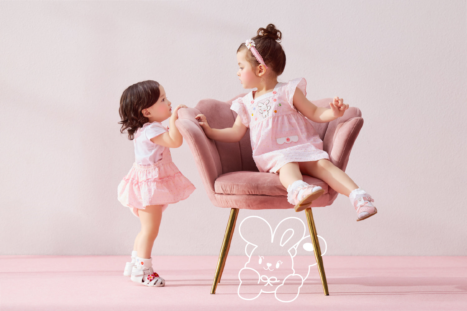 2026年春夏チエコサクの服を着たモデル